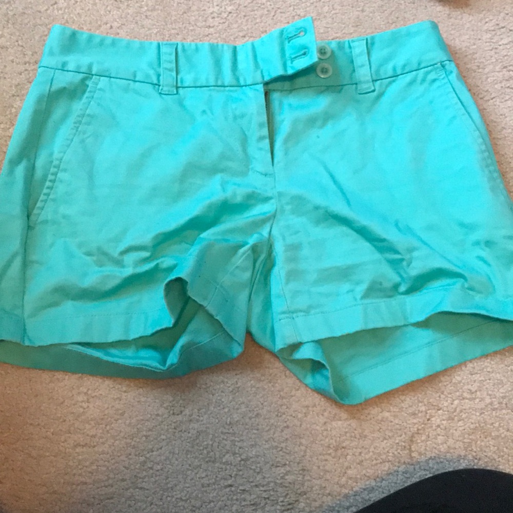 Turquoise Vineyard Vines khaki shorts